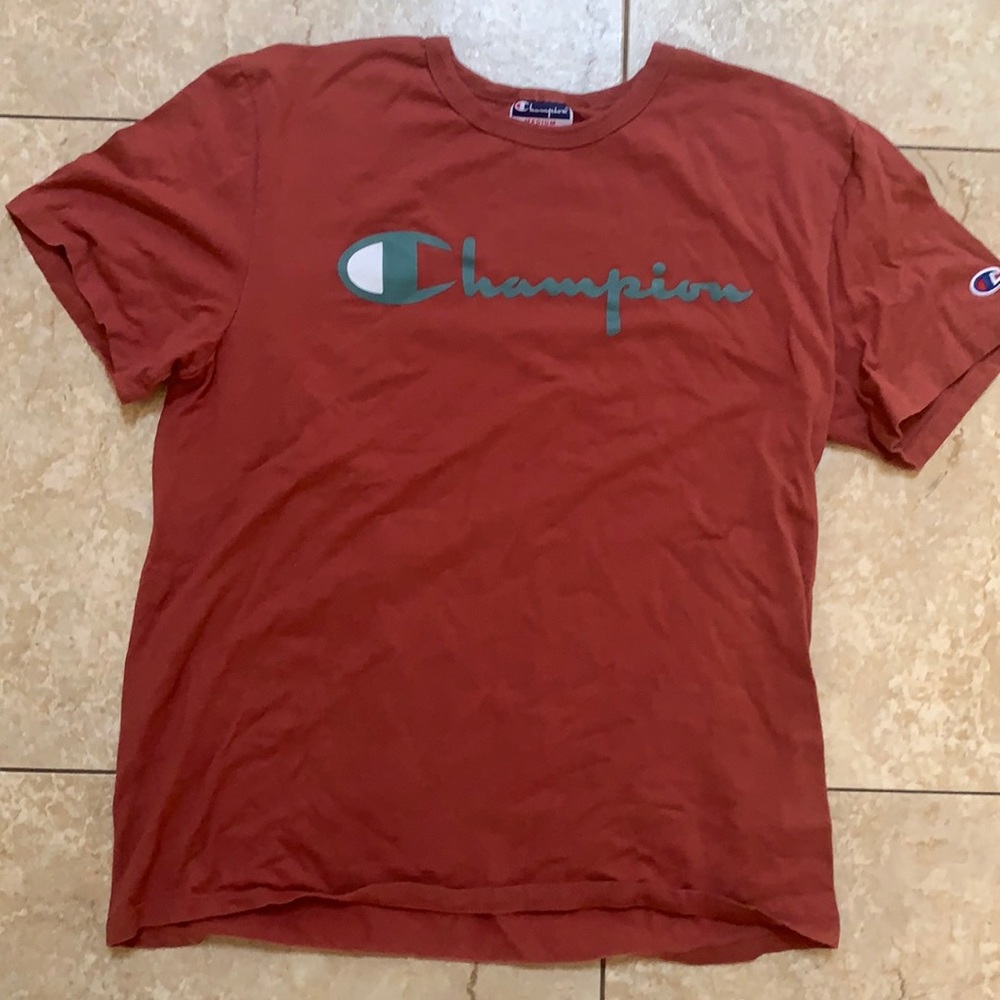 Champion t-shirt does not fit me anymore someone please take it